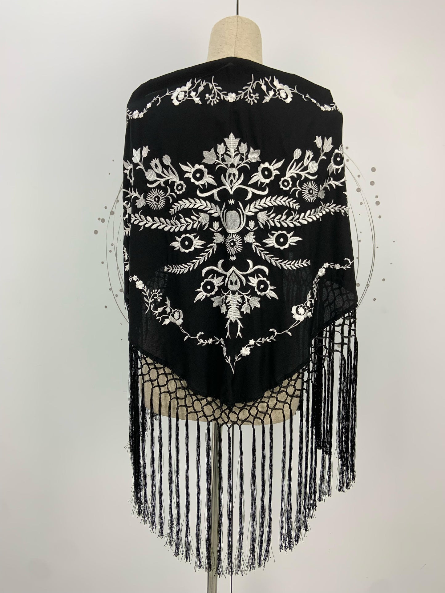 MANTON SEDA NEGRO Y BLANCO LA ORMIGA