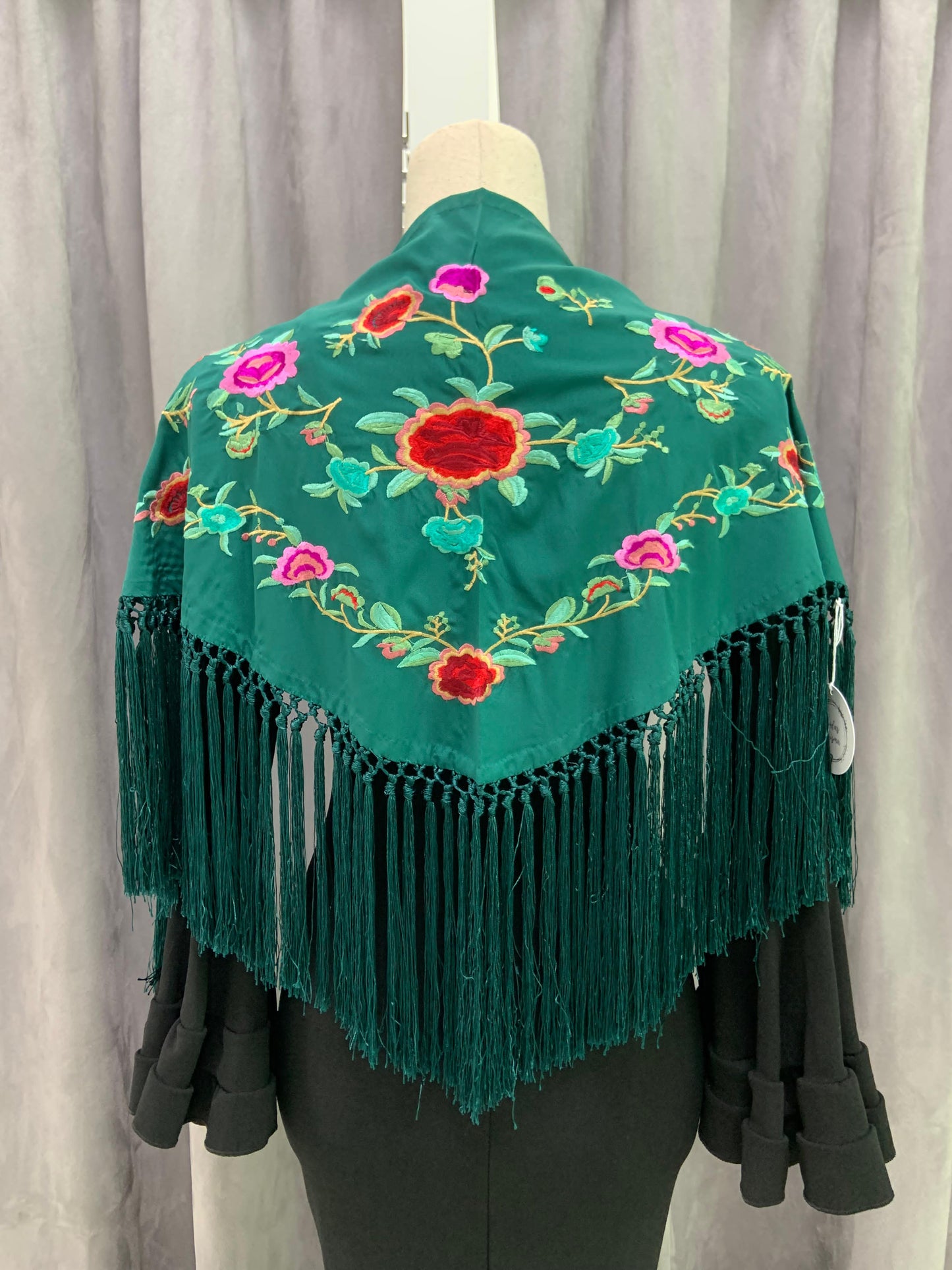 MANTON SEDA BORDADO FLORES PEQUEÑO