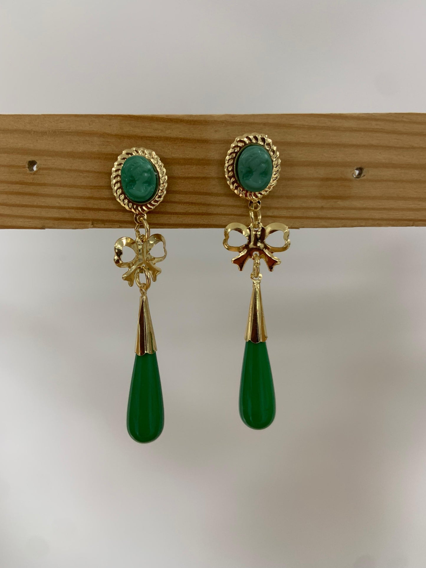 PENDIENTES CORALES CLASICOS VERDE