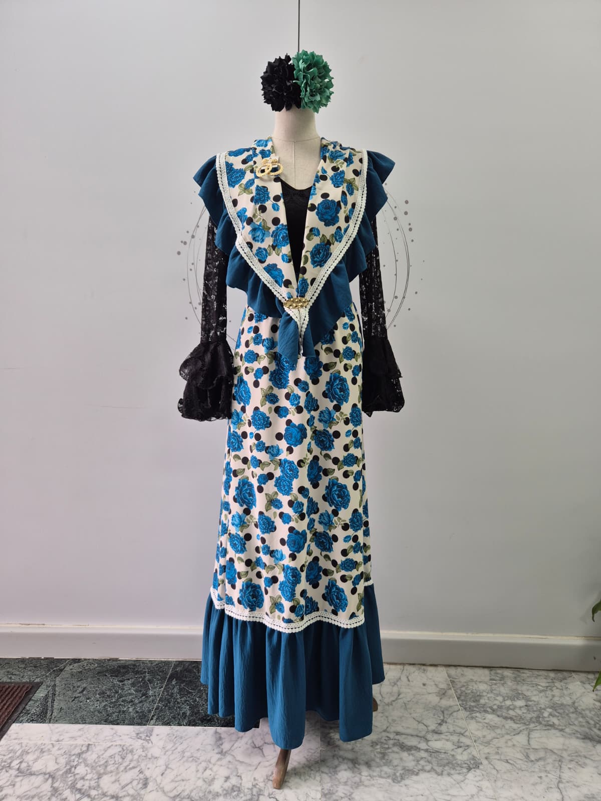 CONJUNTO PICO Y FALDA ROMERIA