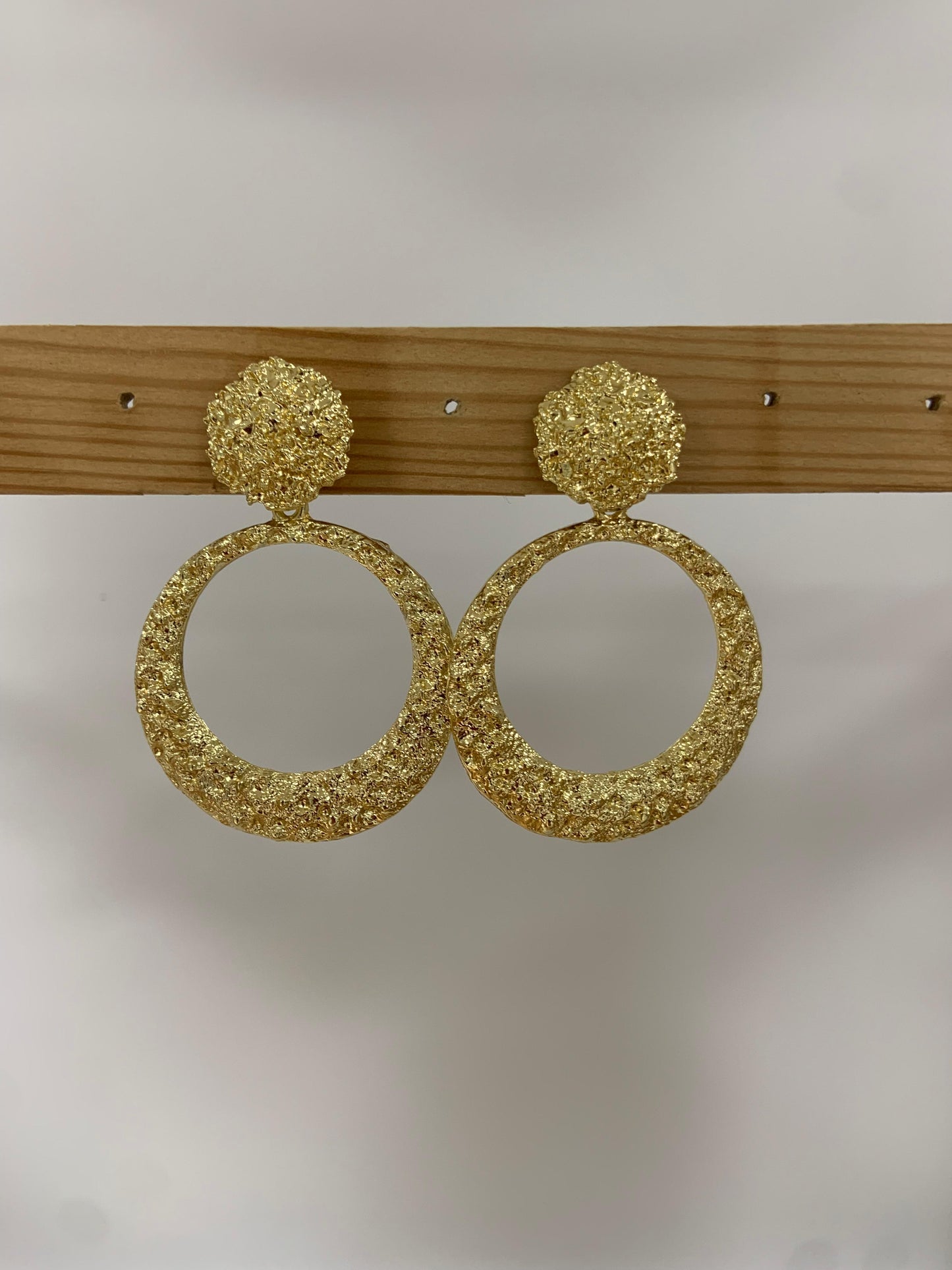 PENDIENTES ARO BROCADO PEQUEÑO DORADO