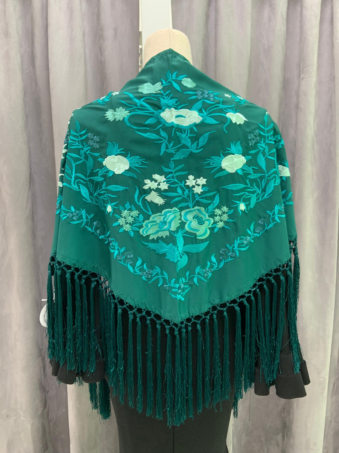 MANTON SEDA BORDADO BICOLOR