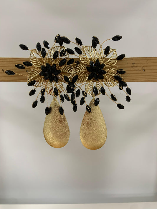 PENDIENTES DORADO FLOR NEGRO Y LAGRIMA
