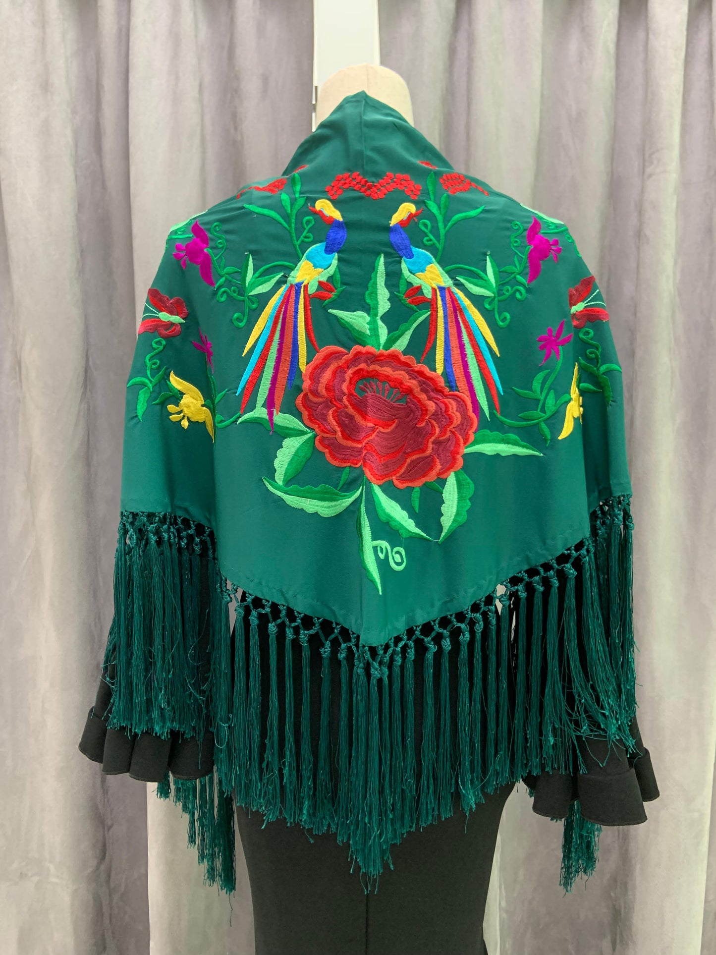 MANTON SEDA BORDADO COLIBRI