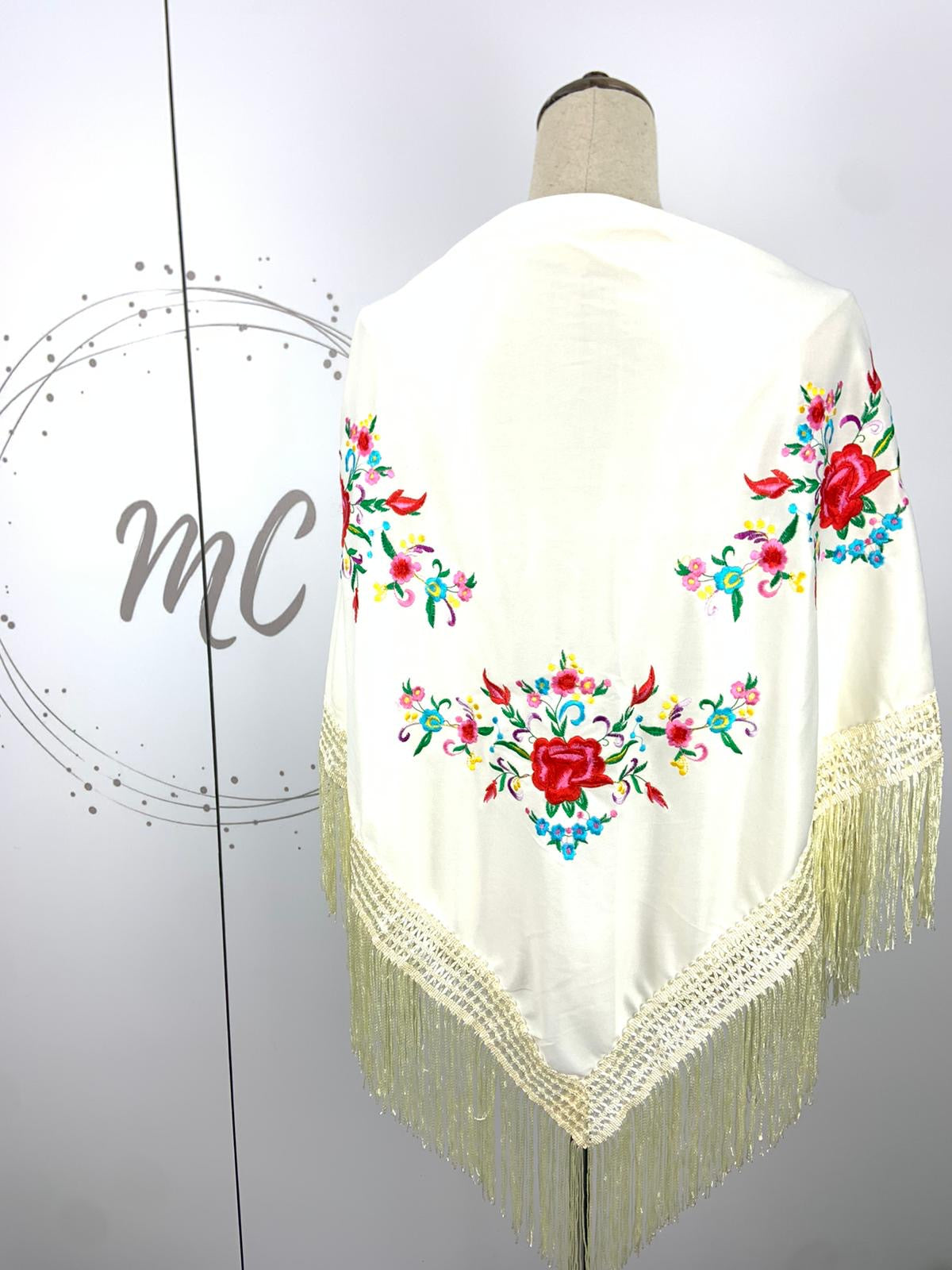 MANTON MEDIANO BORDADO