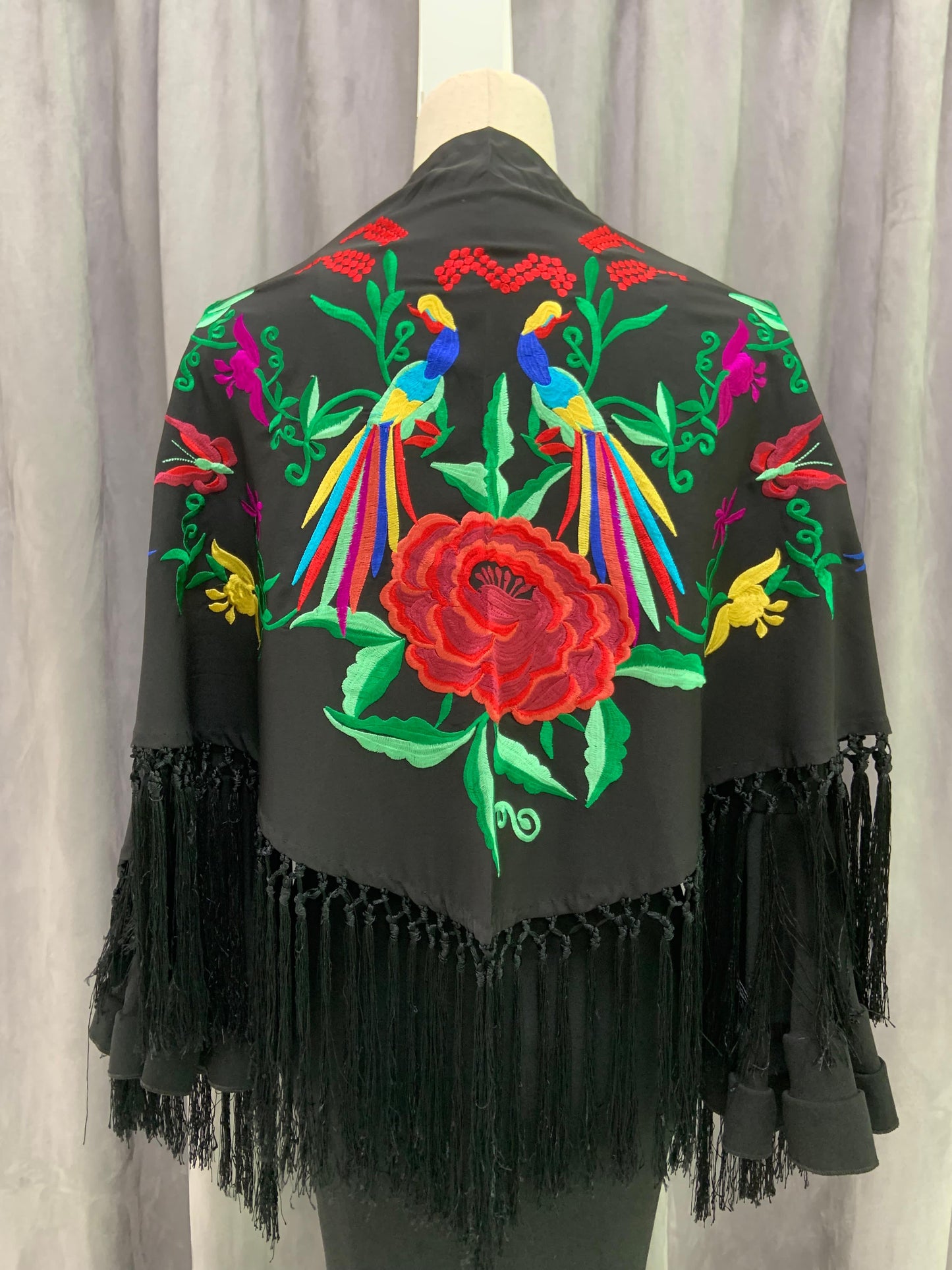 MANTON SEDA BORDADO COLIBRI