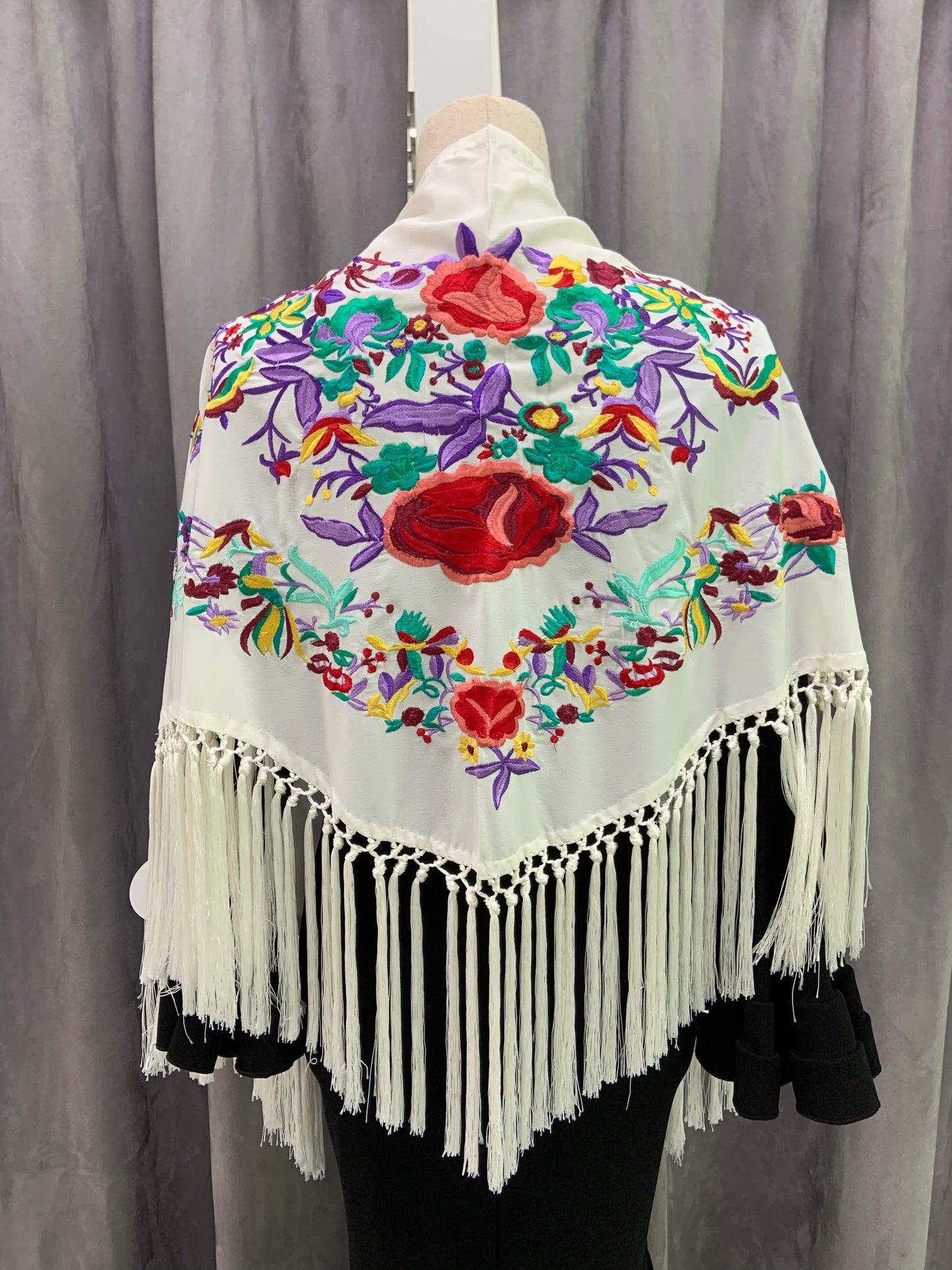 MANTON SEDA BORDADO FLORES COLORES