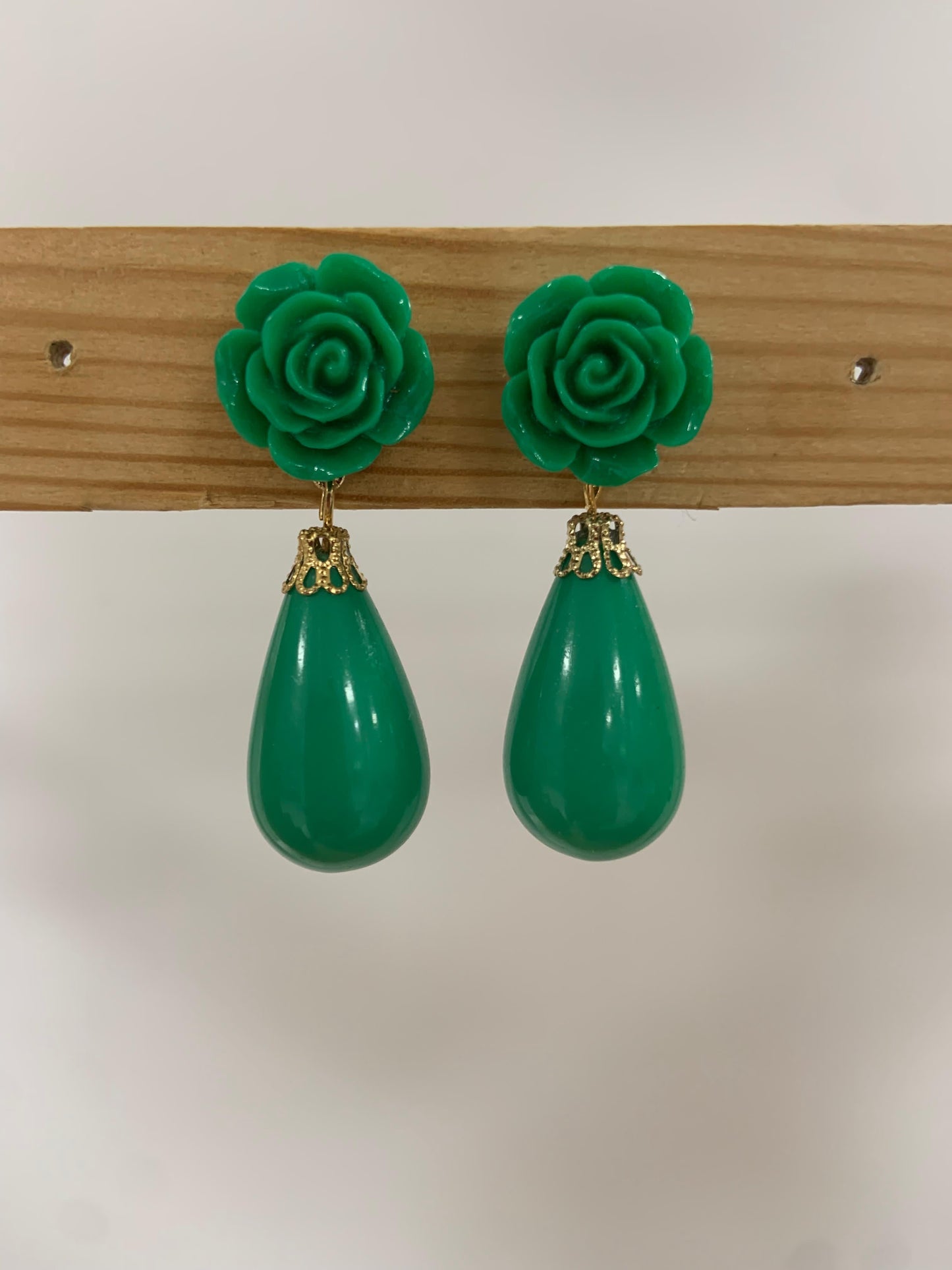 PENDIENTES CORAL Y FLOR PEQUEÑO VERDE